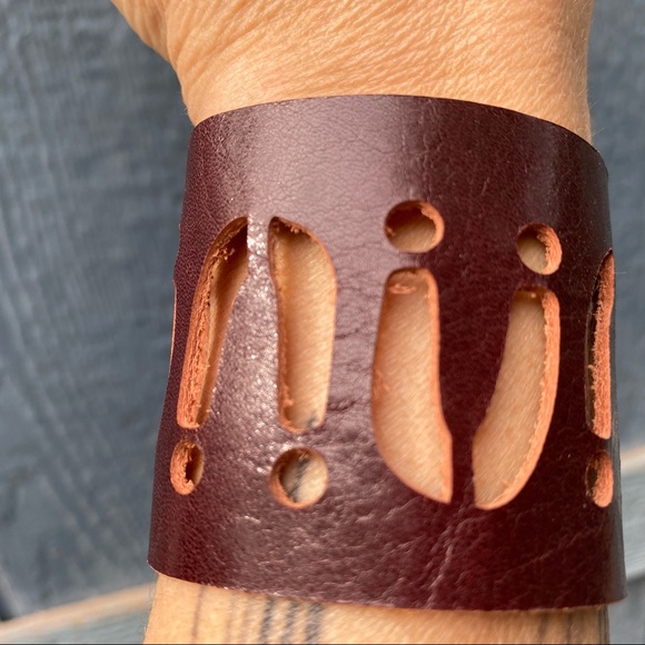 Burgundy leather cuff bracelet with cut outs - Picture 2 of 8